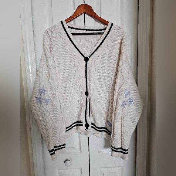 Taylor Swift Women's Inspired Cream Star Oversize Cable Knit Cardigan Size XL. - Picture 2 of 11
